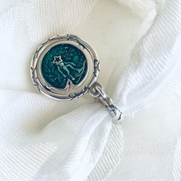 ⚡ NWOT Stranger Things Glow-in-the-Dark Upside Down Charm ✨ - Picture 3 of 11